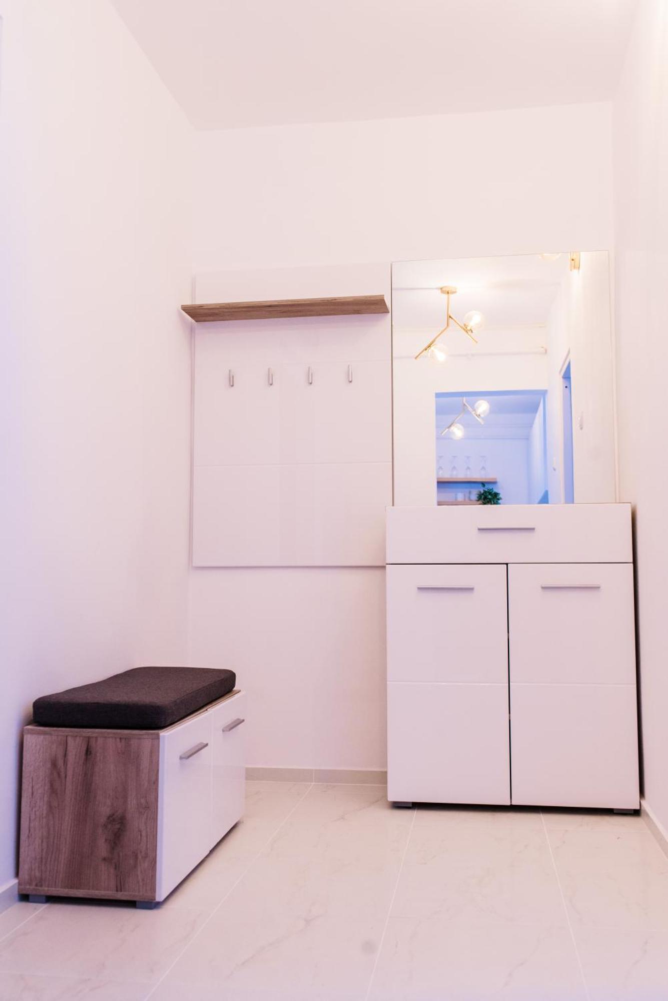 Riverside White Apartment Máréfalva Kültér fotó