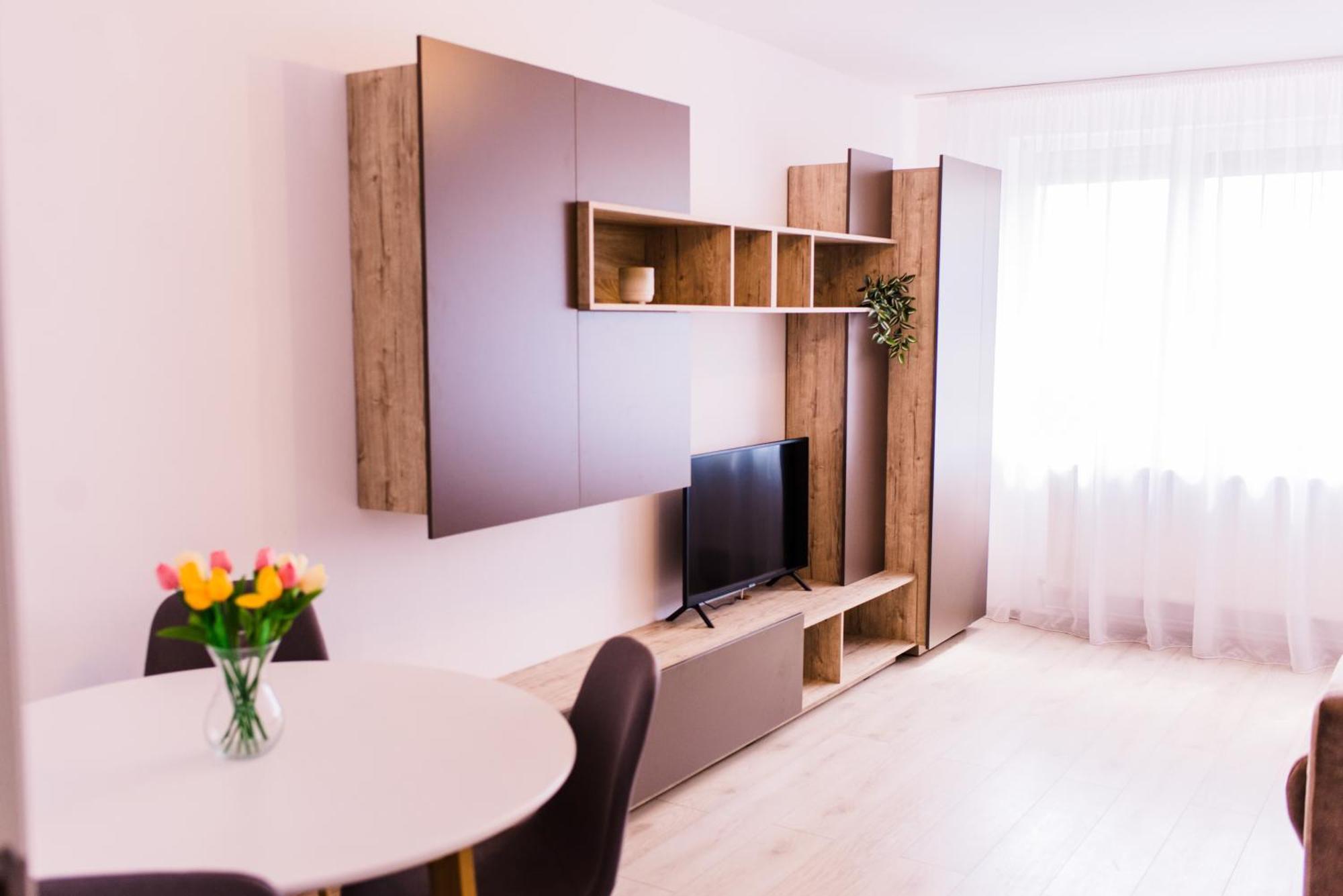 Riverside White Apartment Máréfalva Kültér fotó
