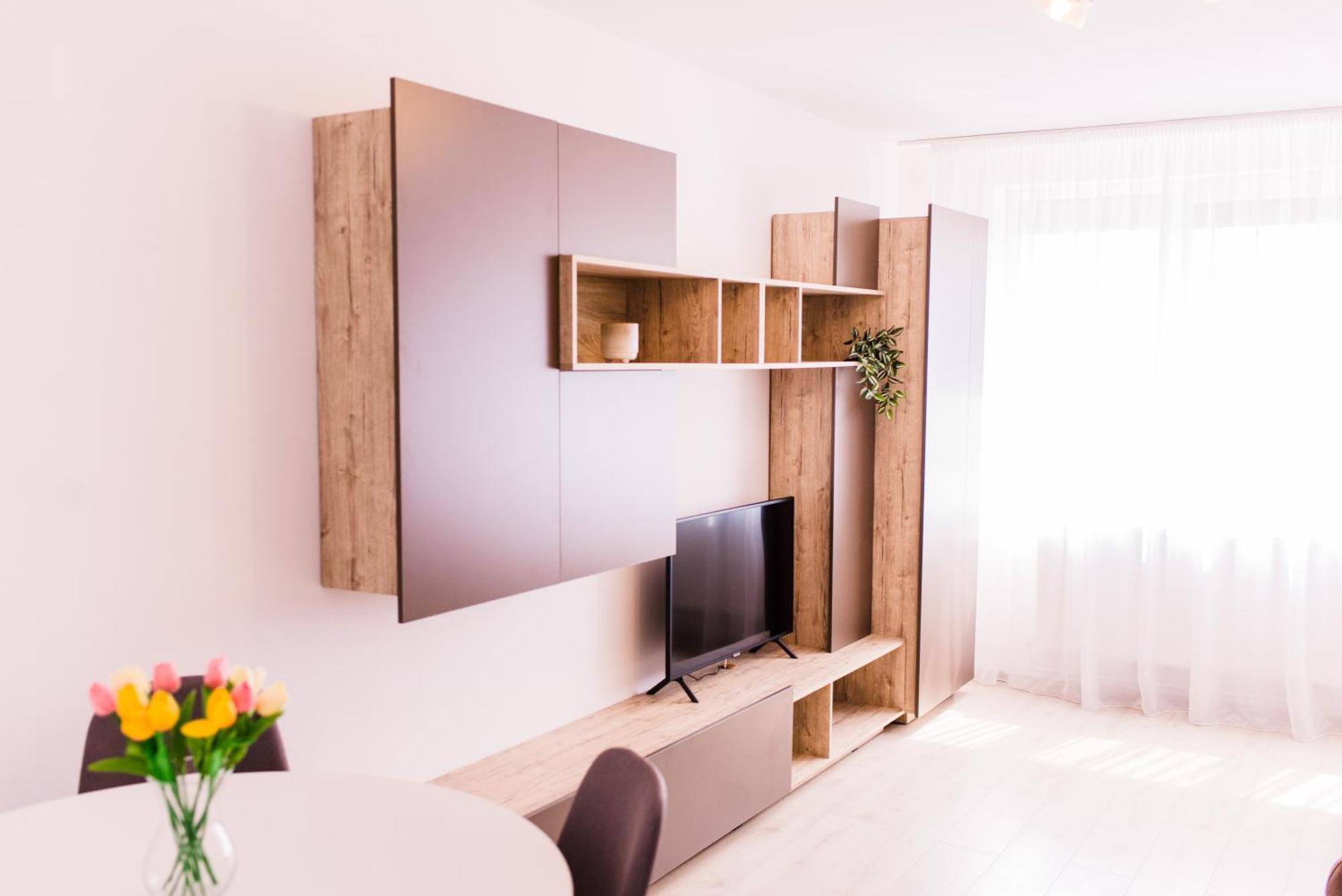 Riverside White Apartment Máréfalva Kültér fotó